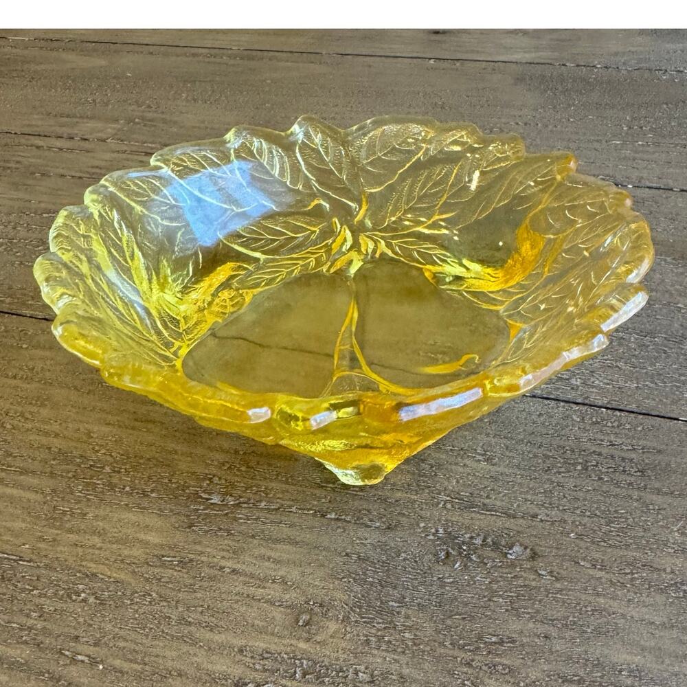 Tiara Indiana Glass VTG 3-Toed Nappy Sweet Pear Glass Dish Bowl 10186 w/Box